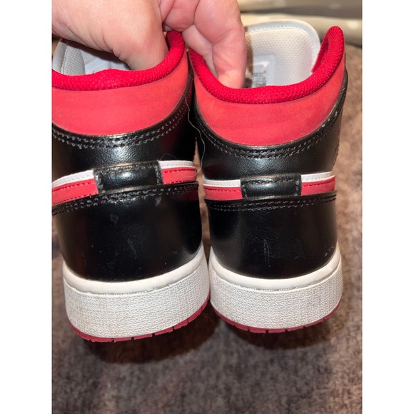 Air Jordan 1 Mid GS - DJ4695 122 - White / Gym Red - Black - 6.5 Youth - Picture 4 of 6